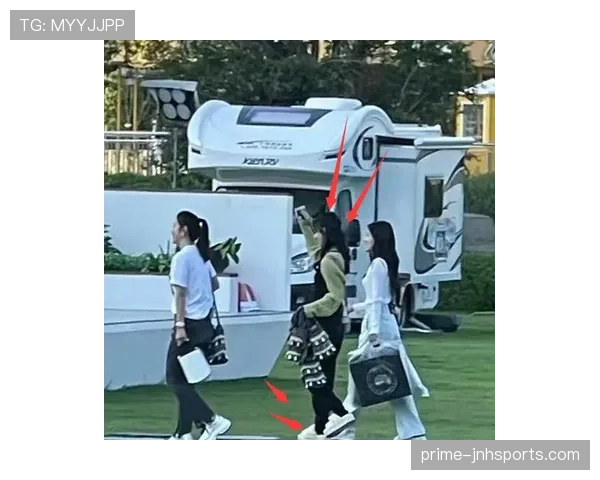 郑赛赛的机场穿搭把我刺激到想省吃俭用两年